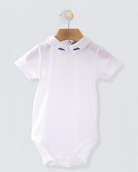 Front view of the Andreas Baby Onesie, a short-sleeve white cotton jersey bodysuit with a pointed collar featuring embroidered summer navy cars.