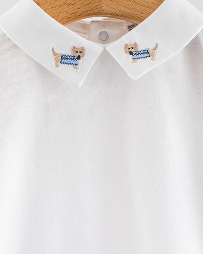 Close-up of the Andreas Onesie collar showing two embroidered beige dachshund dogs wearing light blue sweaters on either side of the collar.
