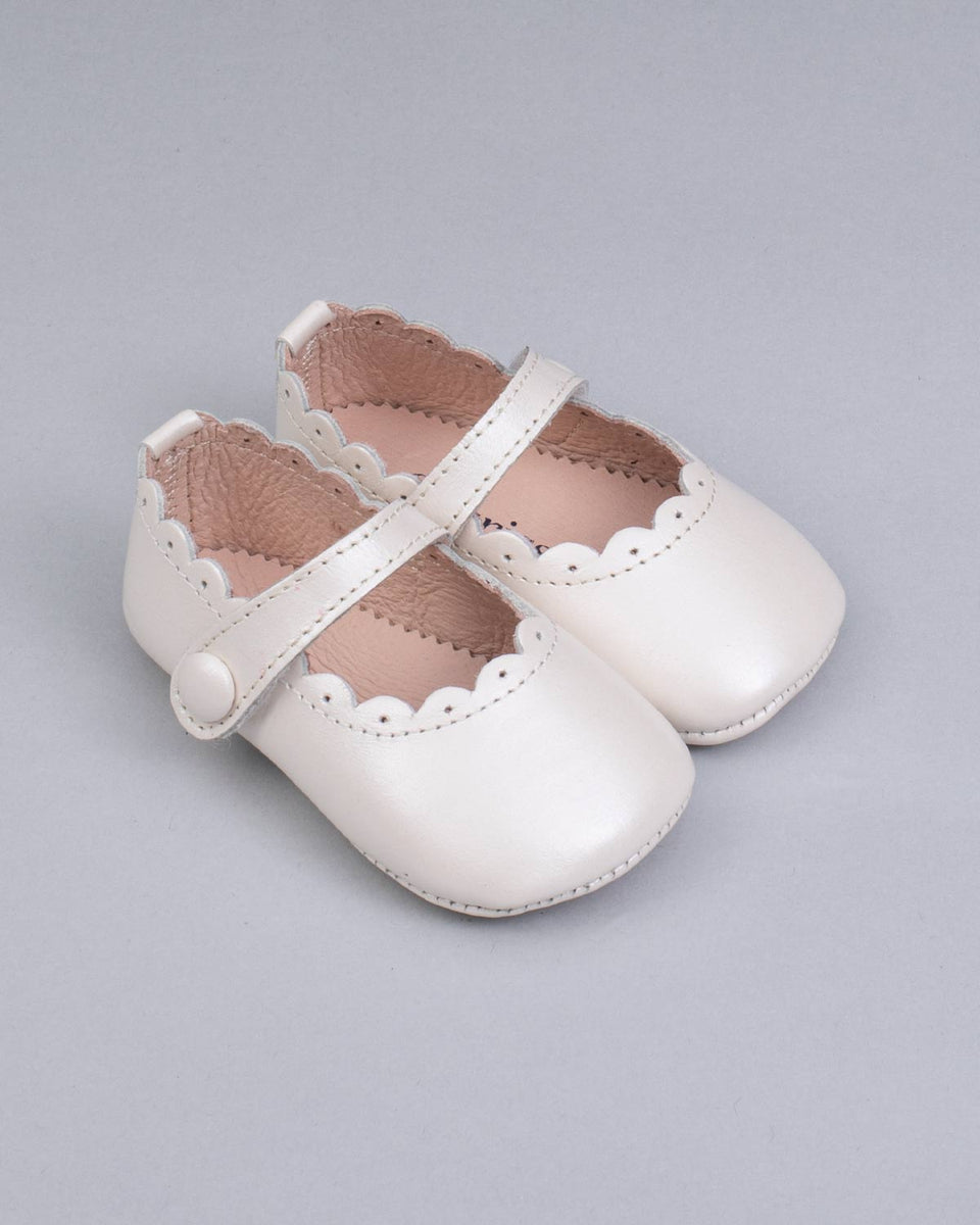 Chloe Scallop Cream Leather Crib Shoe