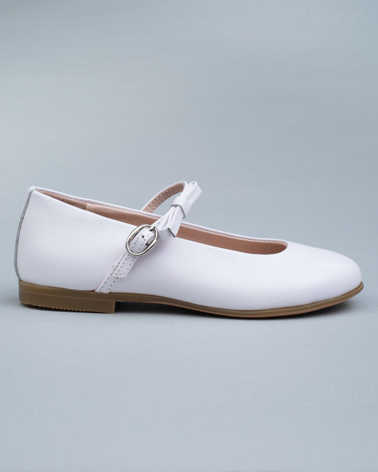 Single white leather Mary-Jane shoe for kids shown from the side, featuring a soft bow and a secure buckle strap.