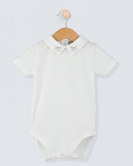 Front view of the Andreas Baby Onesie, a short-sleeve white cotton jersey bodysuit with a pointed collar featuring embroidered light blue rocking horse.